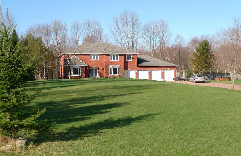 5 Bed, 4-Car Garage, Pool, 3.3 Acres on Mature Cul De Sac