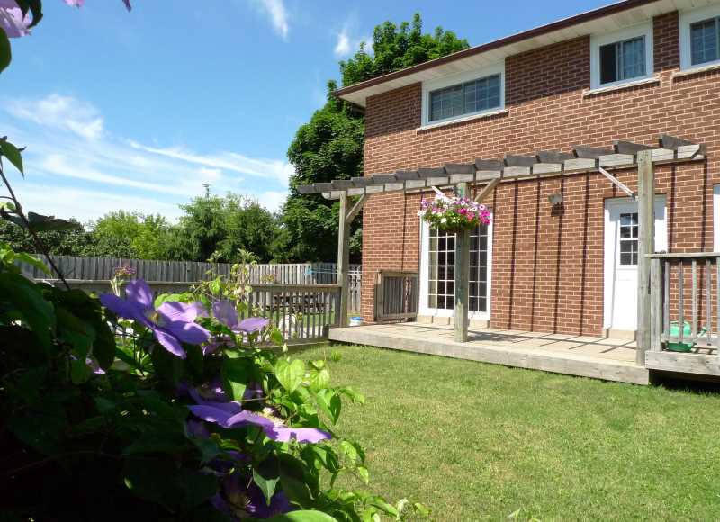 2.5 Acres, caledon, in ground pool, sidesplit