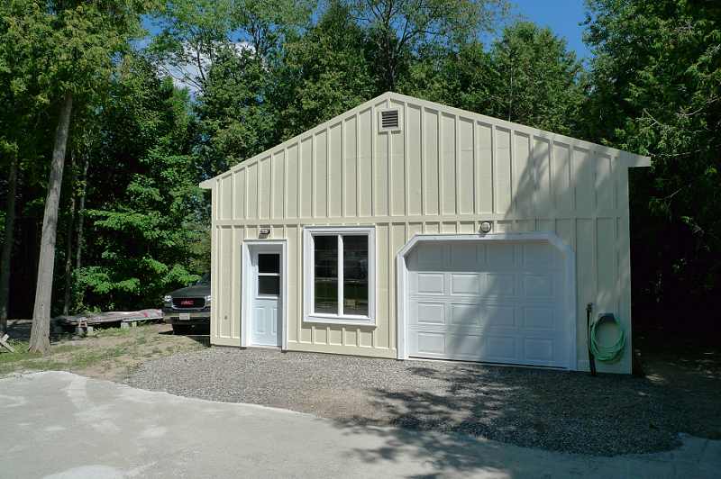 60 Amps, steel & wood workshop, with water, cement floor