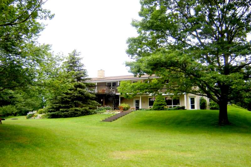 3 Bedroom, Caledon East, 4.5 Acres, Views, Pond