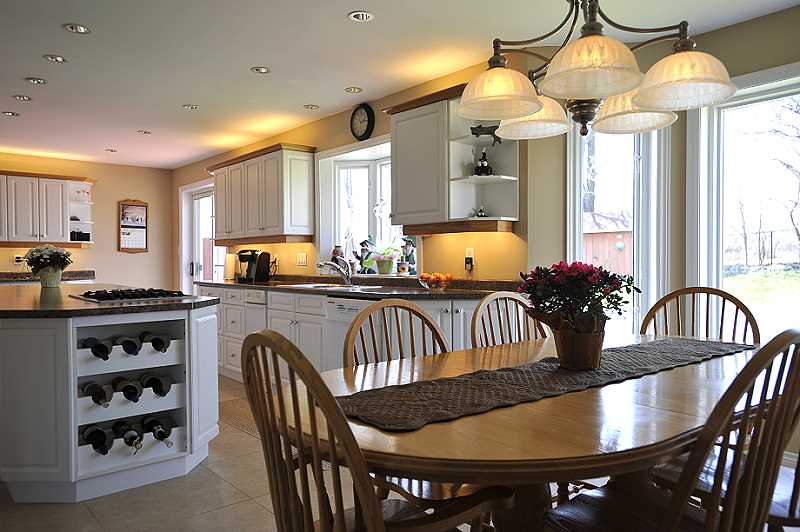 Country Kitchen - Pot Lights, Magic Windows & Porcelain Heated Floors