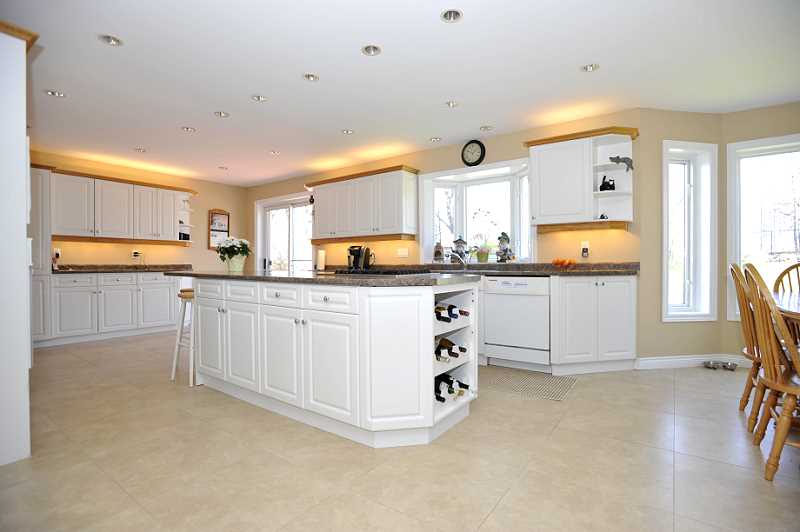 Country Kitchen, Natural Light, large Kitchen, Open