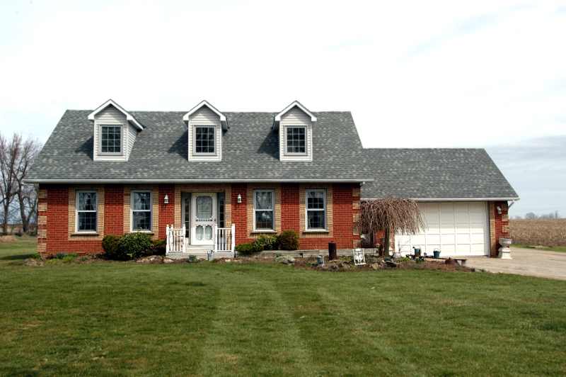 Cape Cod, One Acre, Detached Workshop, East Farafraxa, home for sale