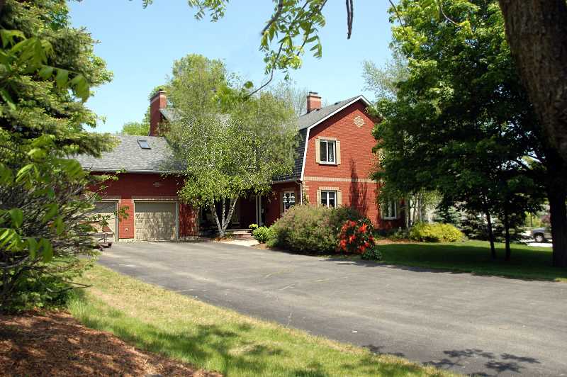 Custom Home, 3400 Sq.Ft. 1.01 Acres, Orangeville, 5 Bedroom, Pool