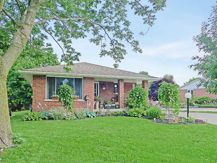 Grand Valley - Renovated 3-Bedroom 4-Level Back-split