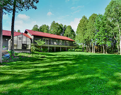 3+2 Bedroom Bungalow - 2.88 Acres w/ Pond