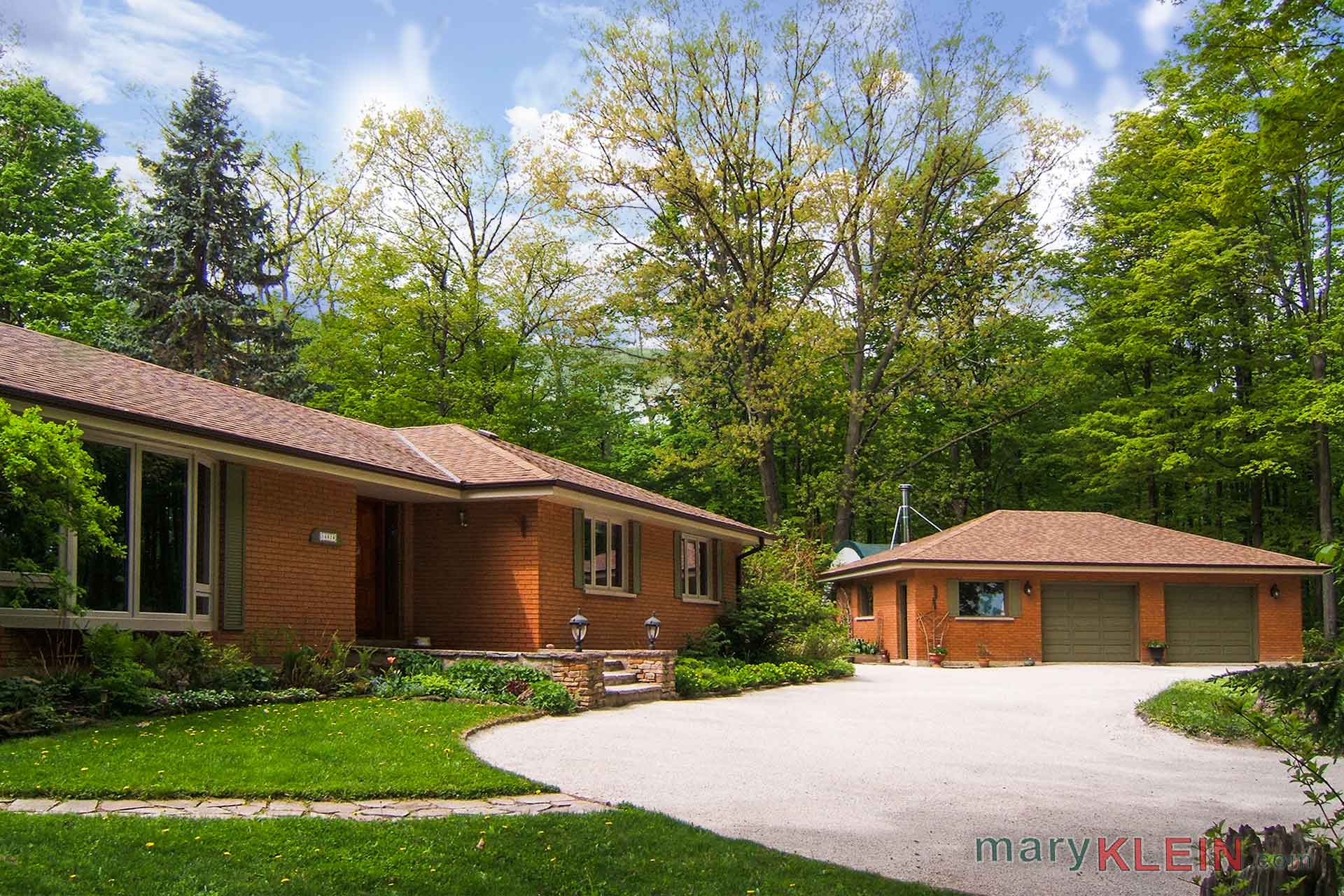 4-Bedroom Bungalow on 9.2 Acres in Terra Cotta