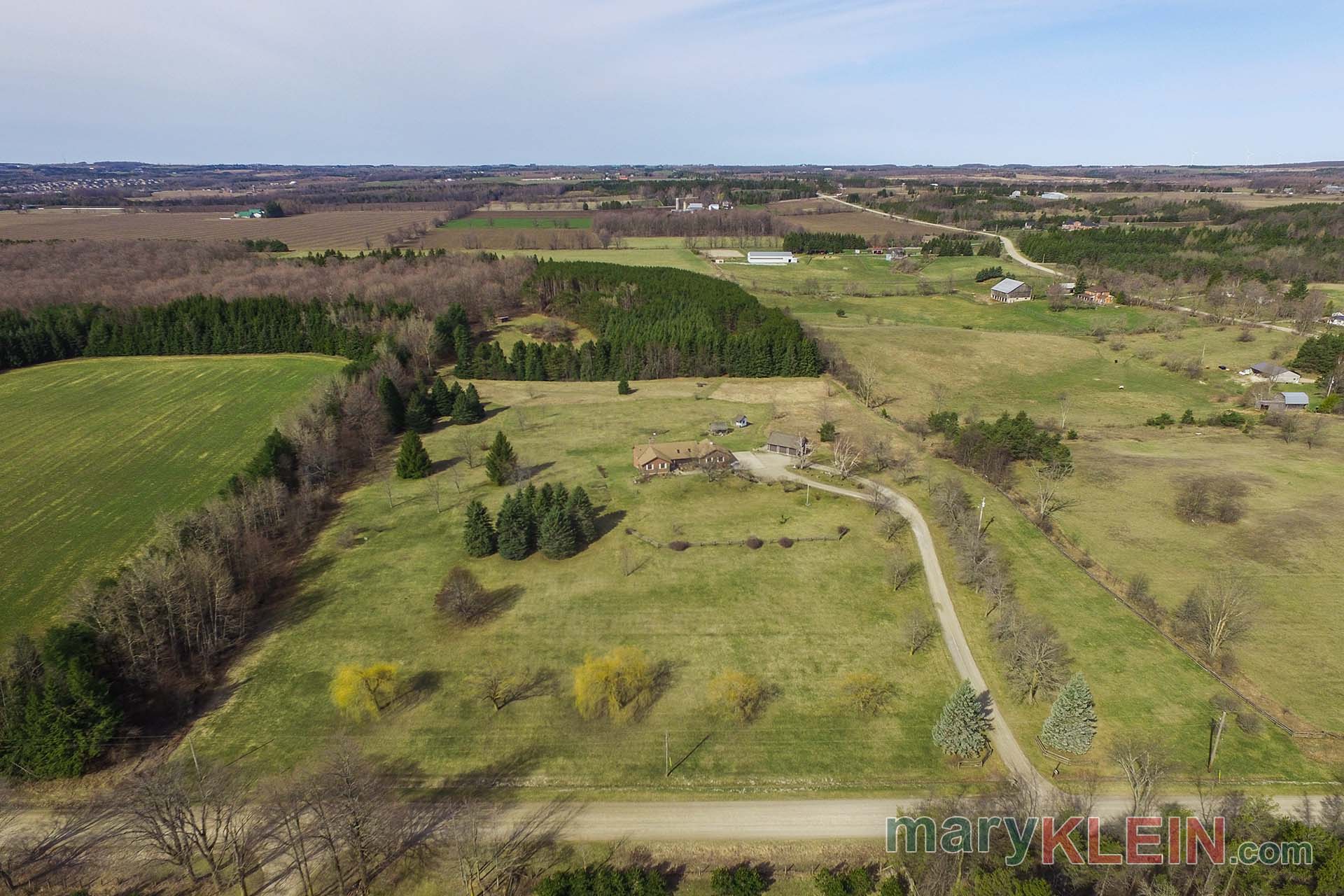 3+2 Bedroom Bungalow on 22 Acres w/ 5 Car Garage