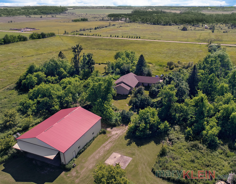 3 bedroom bungalow on 39 acres for sale w/ runway