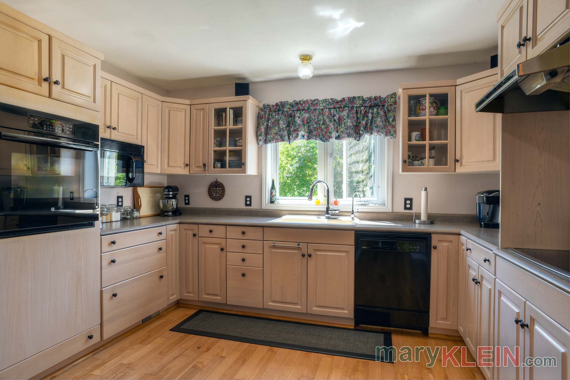 Bleached Maple Kitchen 