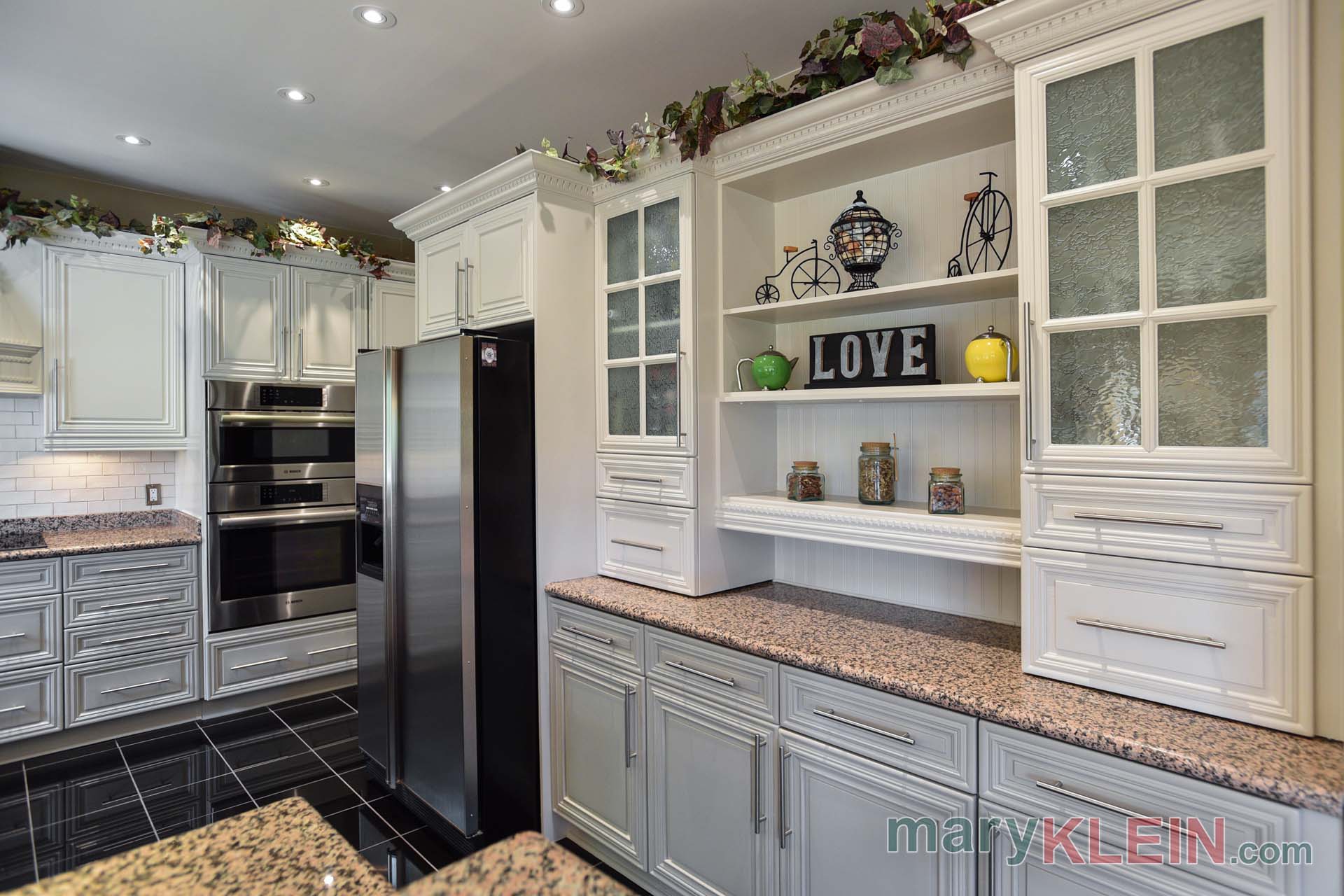 Kitchen, Built in cabinetry, Pot drawers