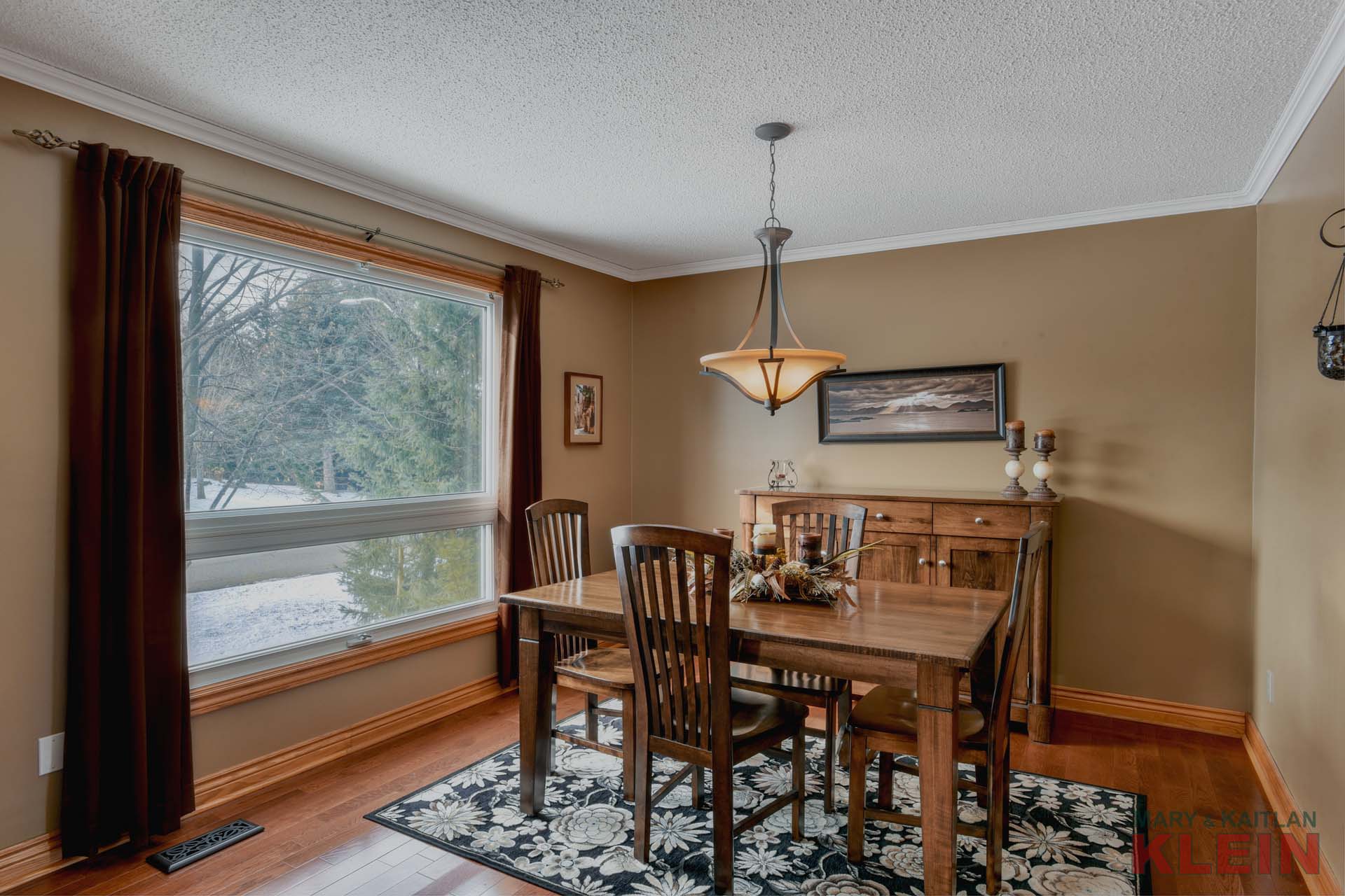 hardwood flooring, dining room 