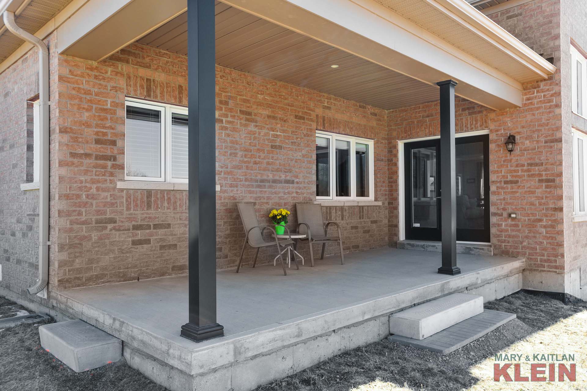 Great Room WalkOut to Porch 