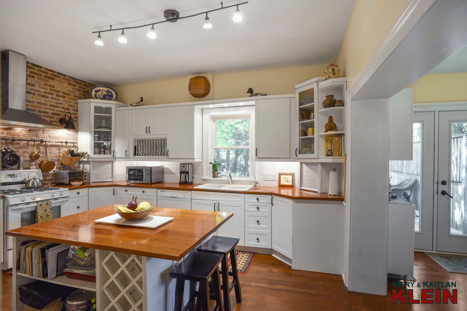 Kitchen, Sun Room, Backyard