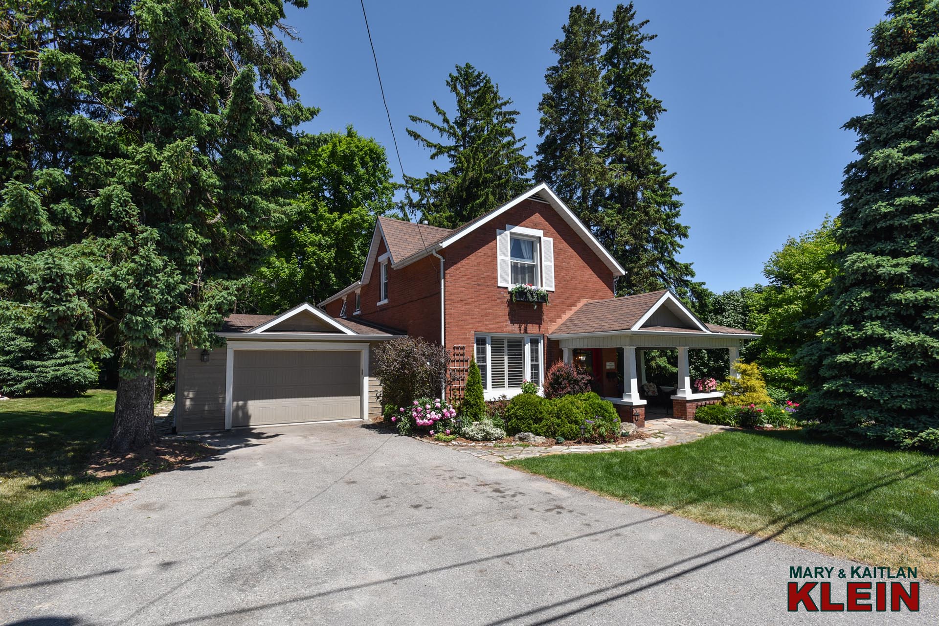 1.5 Car garage, Home for sale, In town