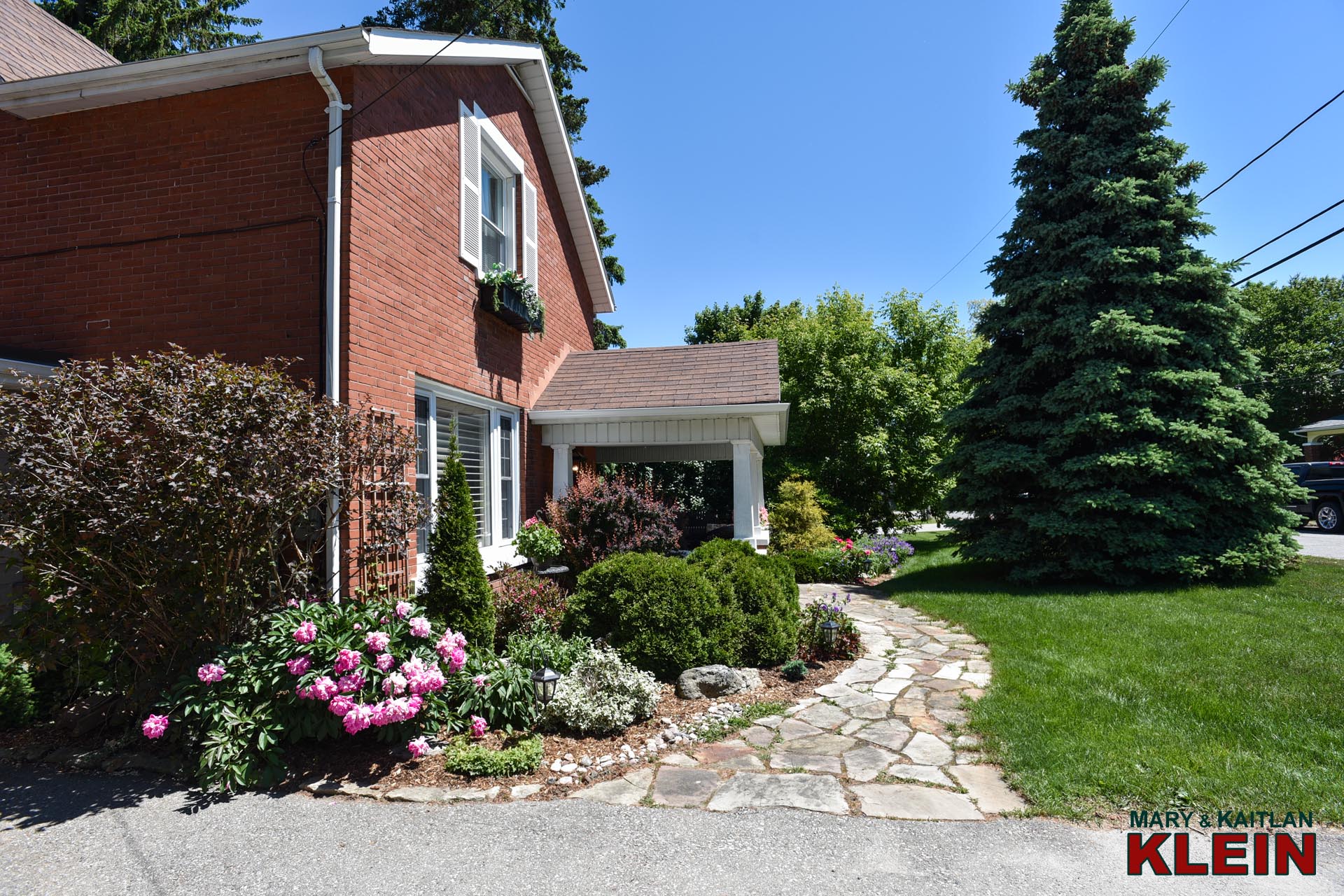 Mature trees, private, Flagstone Walkways 