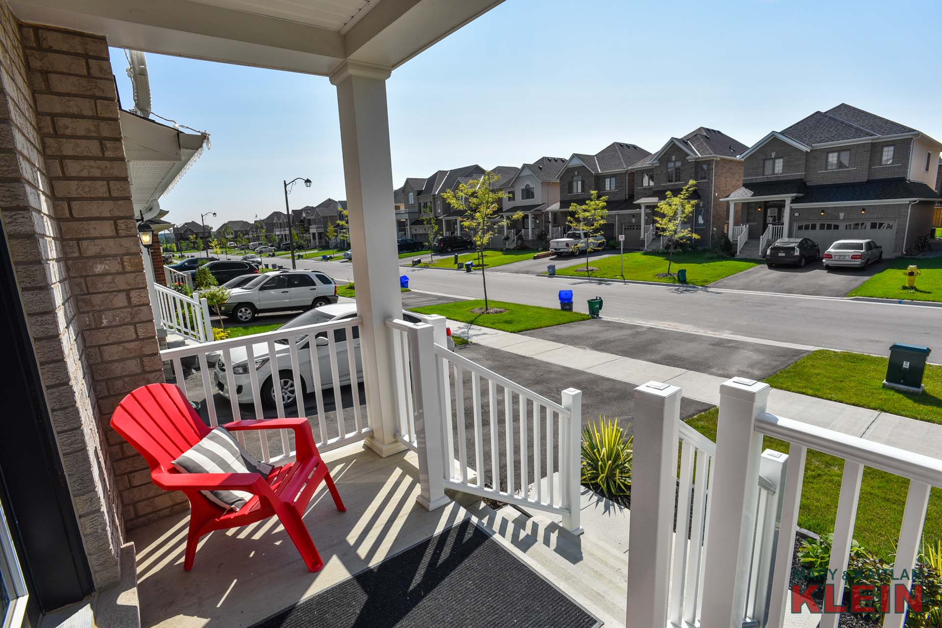 covered front porch 