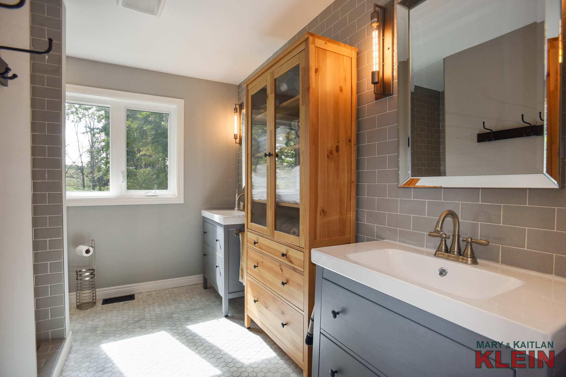 4-Piece Ensuite with “his and hers” vanities and shower.