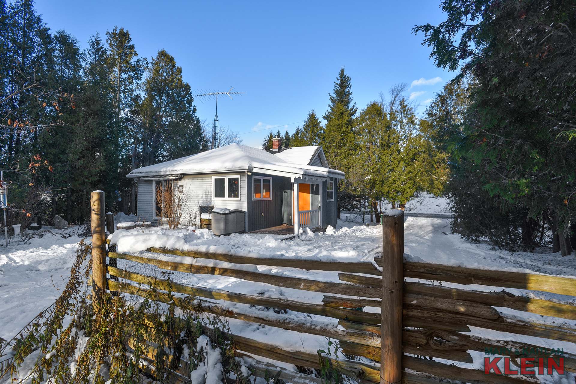 2-Bedroom Bungalow on Mature Country Lot w/ Garden Bunkie, Gazebo & Westerly Views