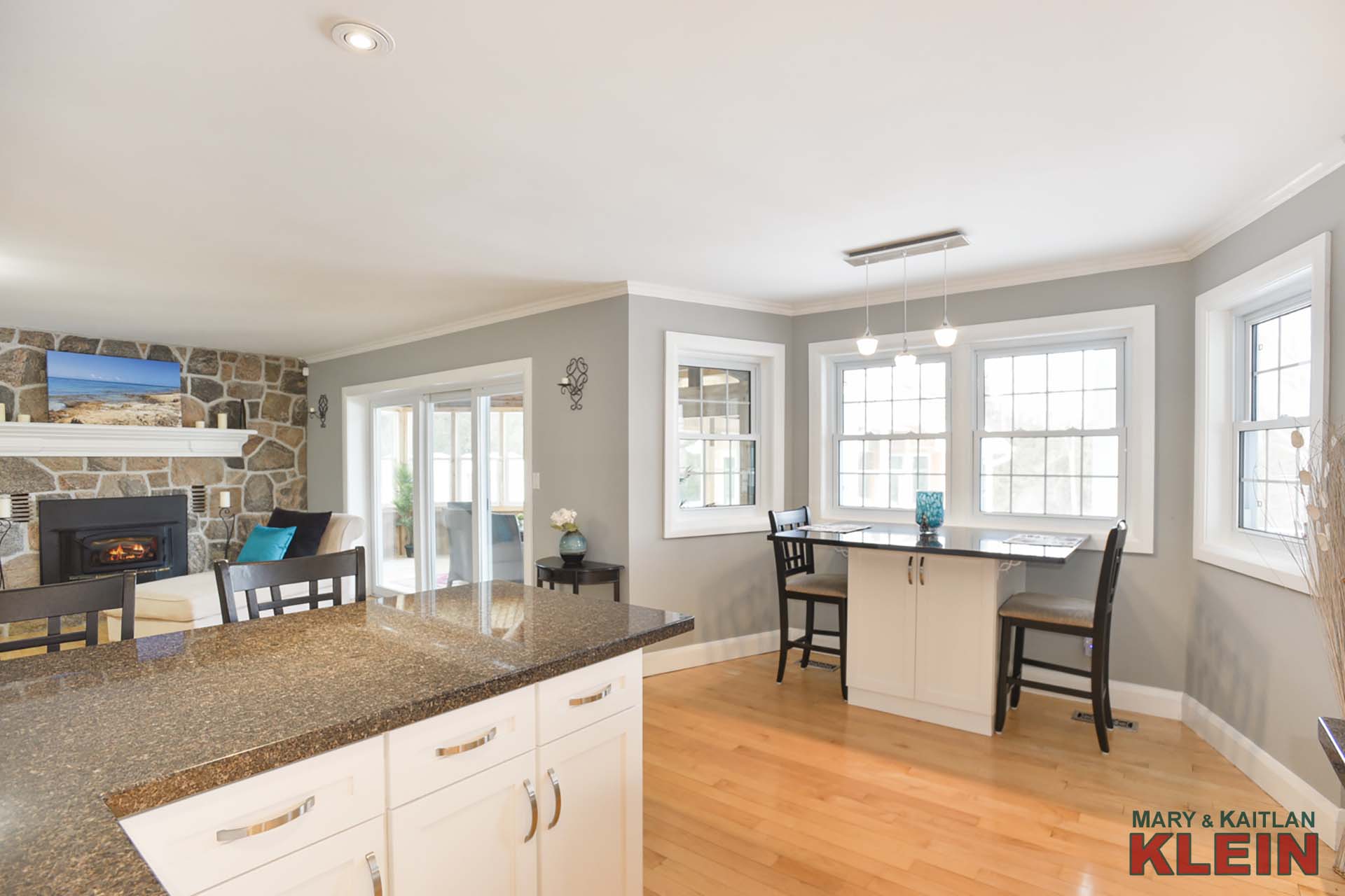 Kitchen open concept to family room 