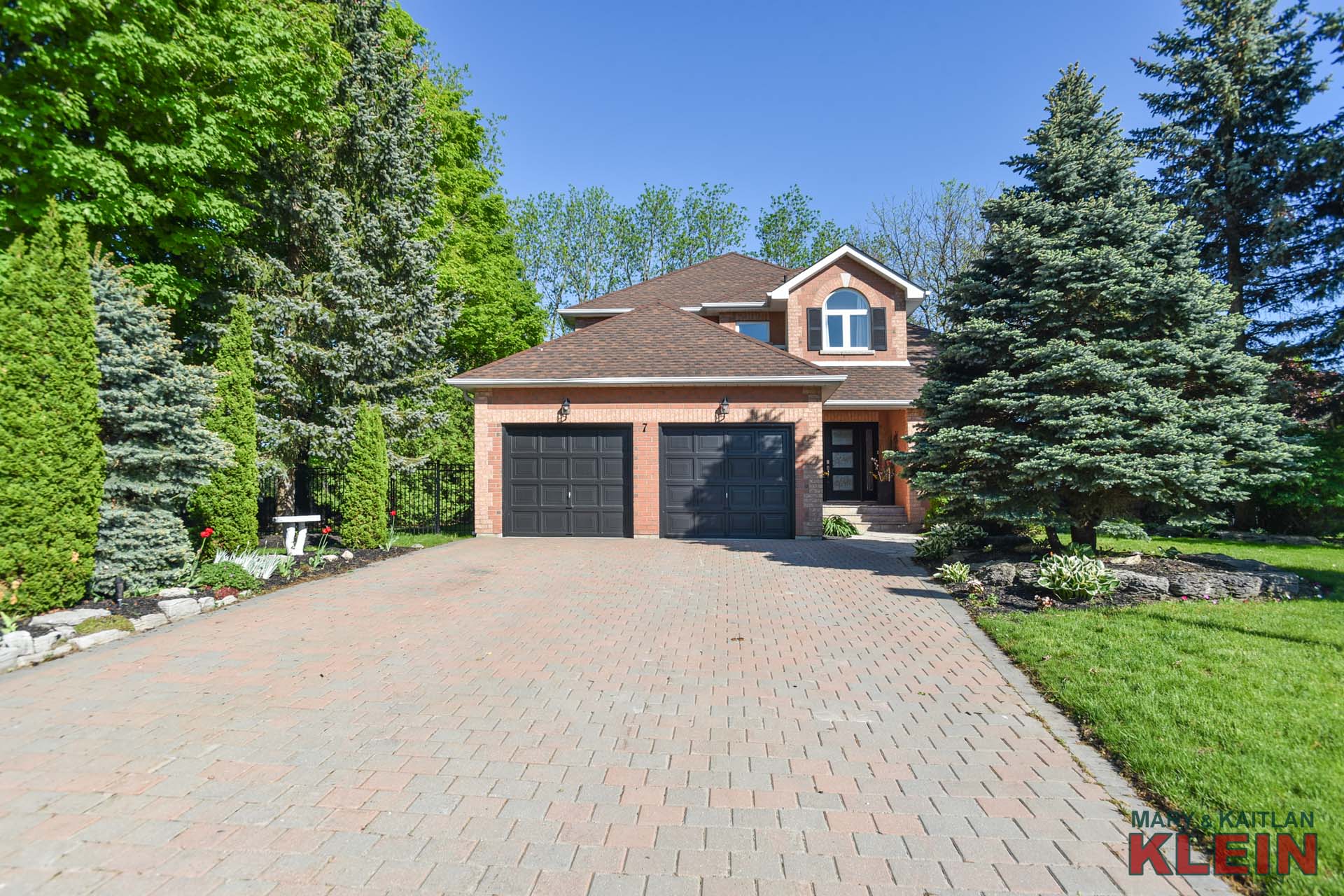 Interlocking Stone Driveway 