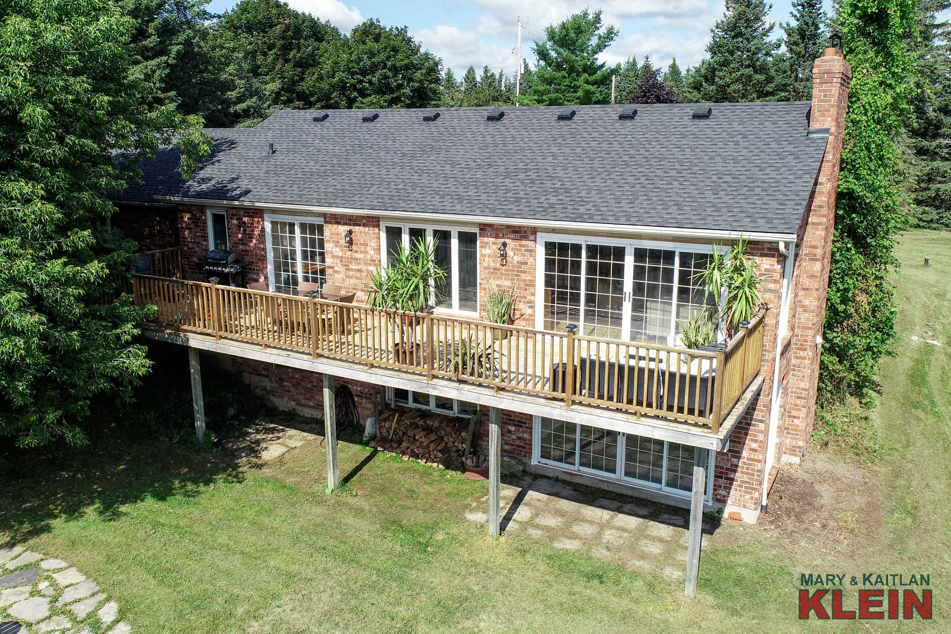 Large South Facing Deck 