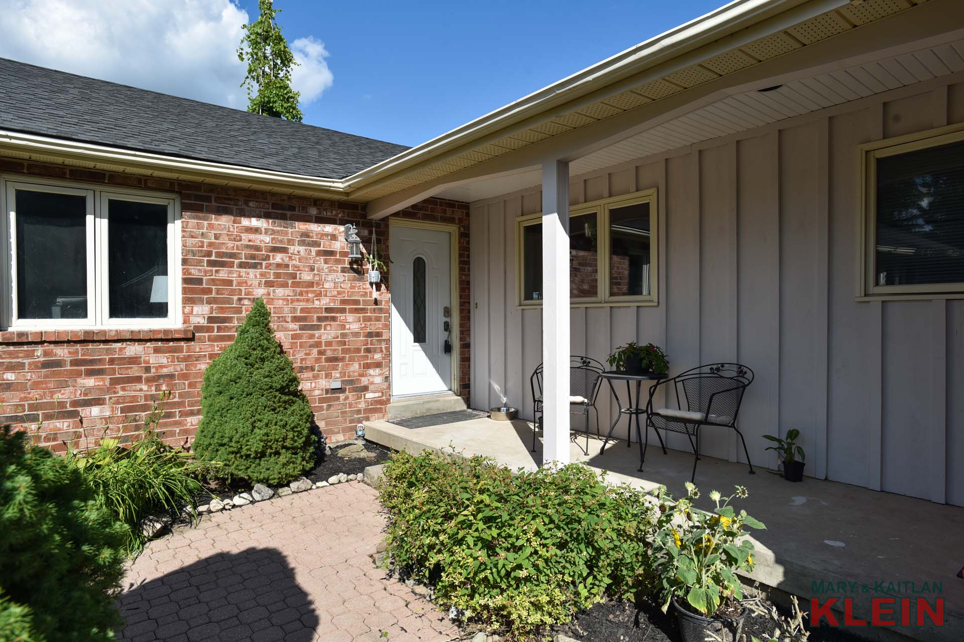 Covered Front Porch 