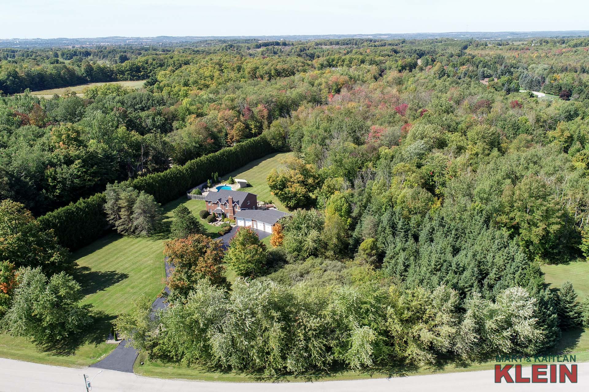 4 Car Garage, 4 bedroom home in Caledon 