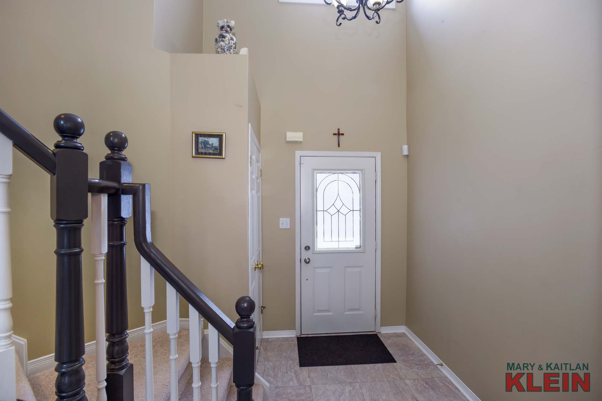 Foyer, double closet