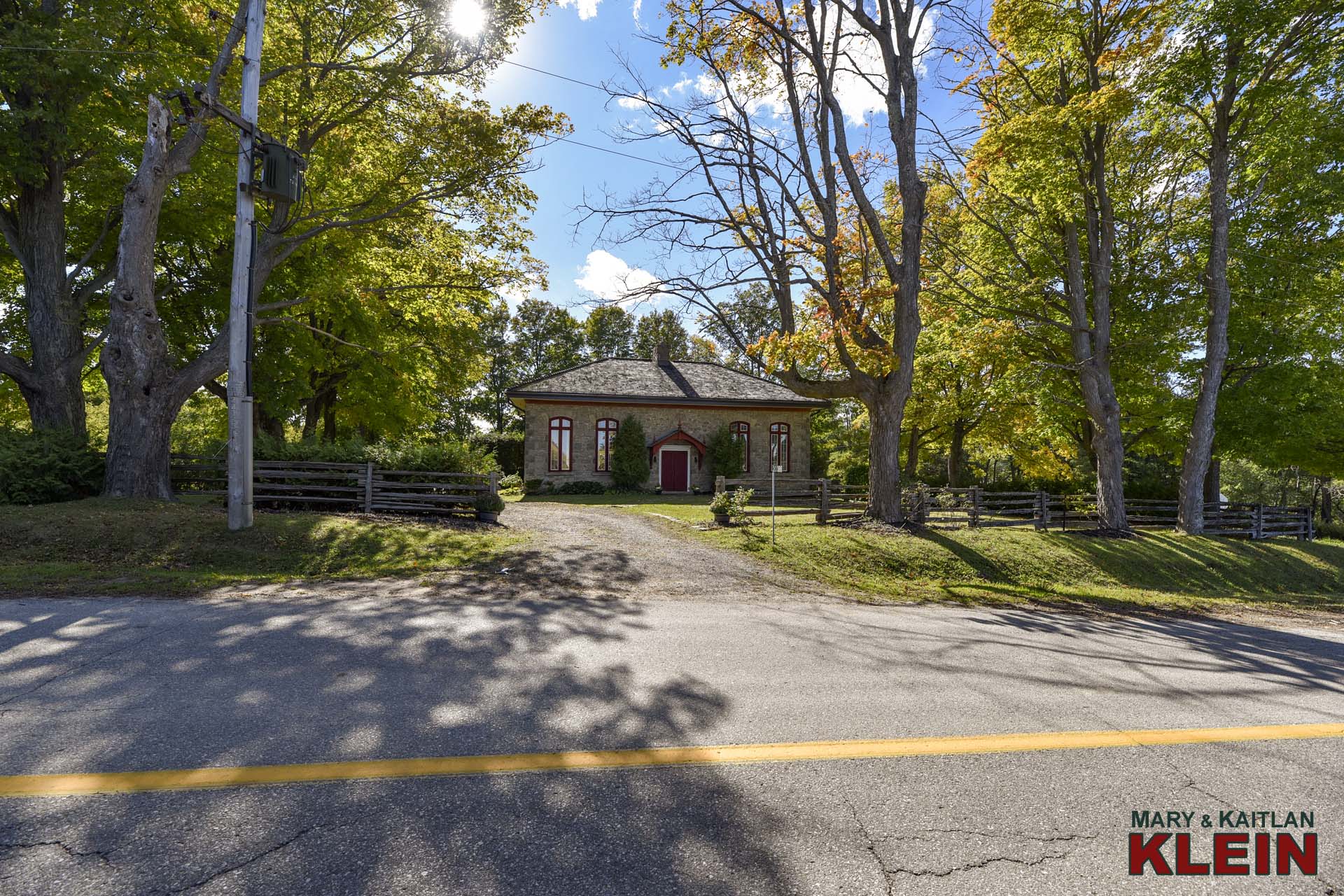 Caledon Rosehill Schoolhouse Setting 