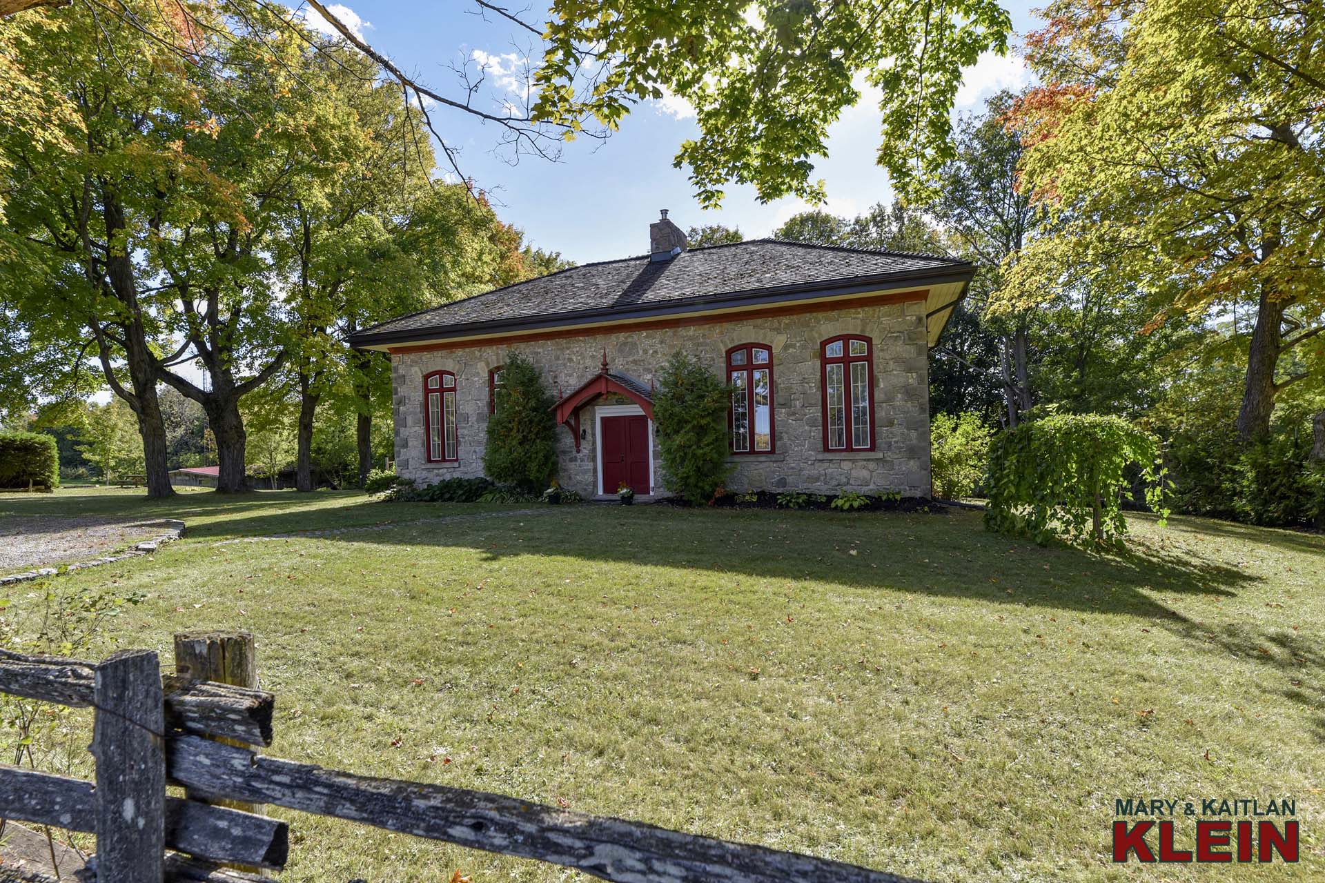 Caledon Rosehill Schoolhouse Setting 