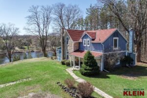 1380 Queen St W