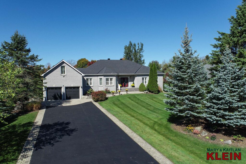 Caledon – 3+1 Bedroom Brick Bungalow on Prestigious Cul De Sac For Sale