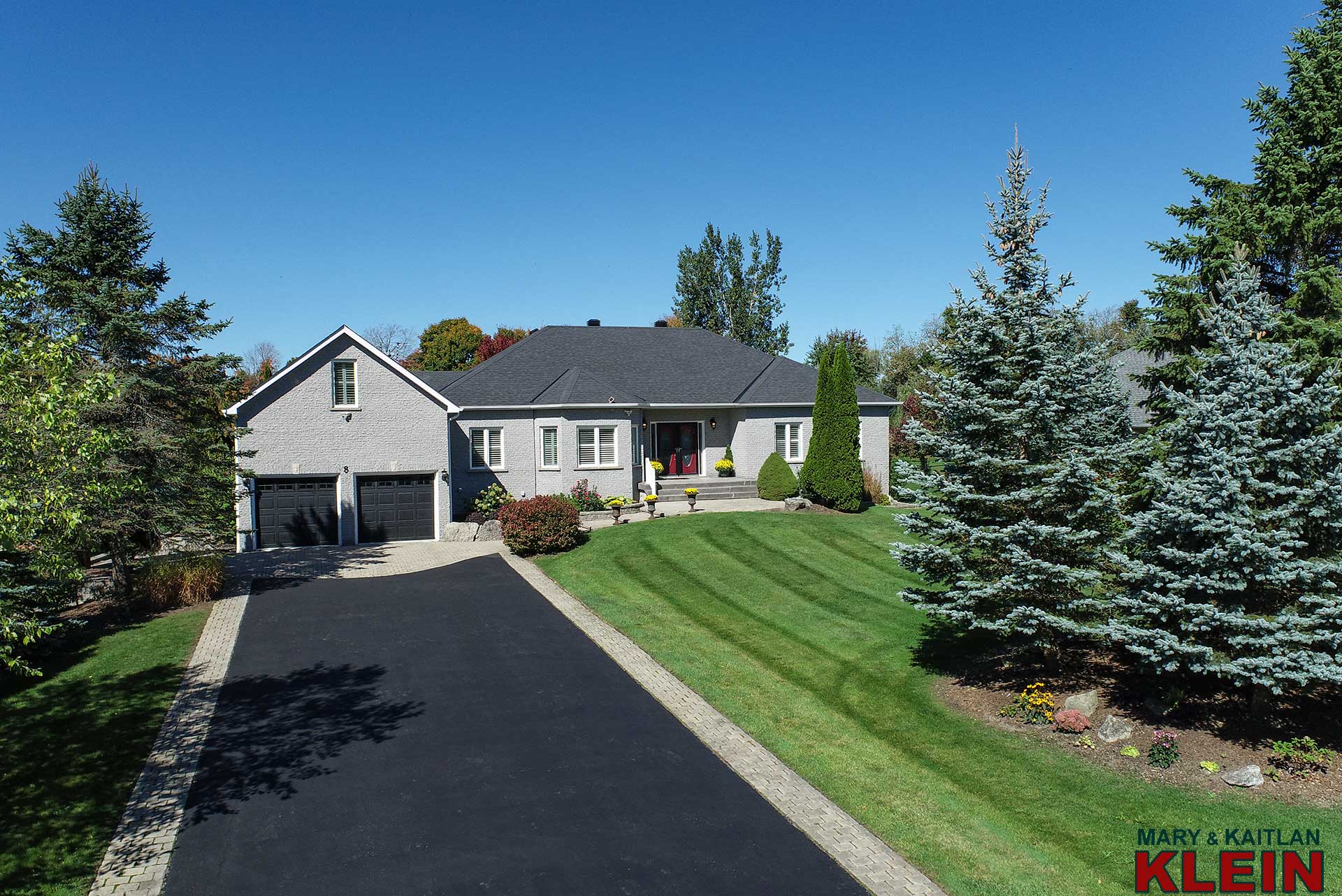 8 Castlewood Court, Caledon